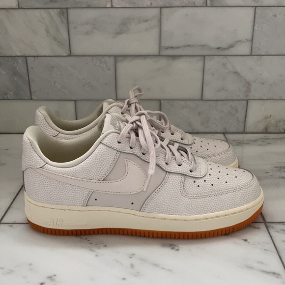 Nike Air Force 1 ‘07 Seasonal Sneakers - Picture 8 of 16